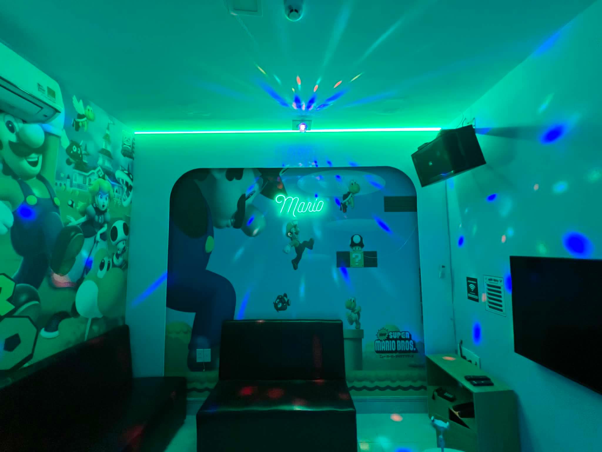 Room - Hình 1